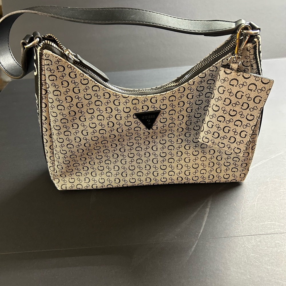 Guess Signature Y2K Fashion Monogram Black‎ and Gray Shoulder Bag